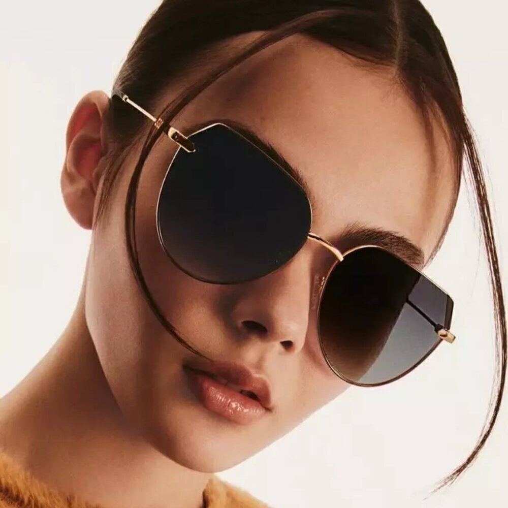 Quay Main Character Black Gold Frame/Smoke Lens Unisex Sunglasses-Good Condition